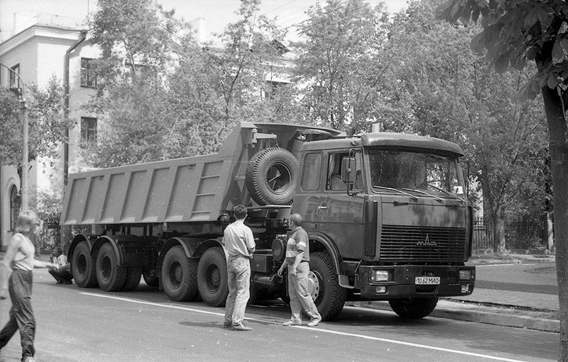 МАЗ-64228
