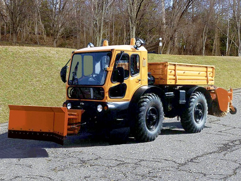 ГАЗ-8017 (790)