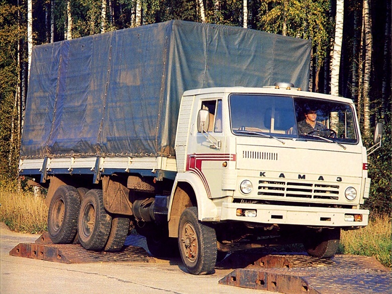 КАМАЗ-53212
