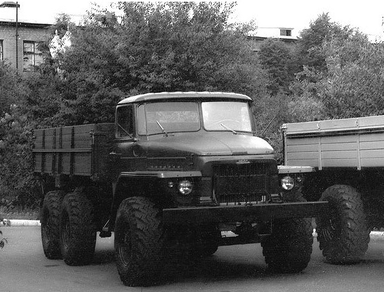 Урал-НАМИ-Э377Д