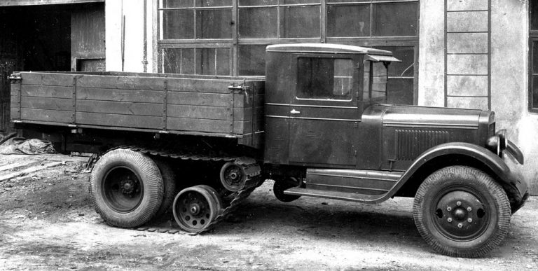 ЗИС-5 с опытными гусеничными движителями