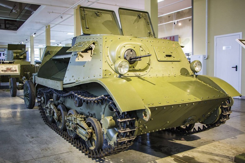 Артиллерийский тягач Т-20 Комсомолец
