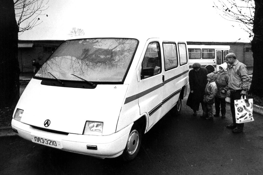 ЛАЗ-3210